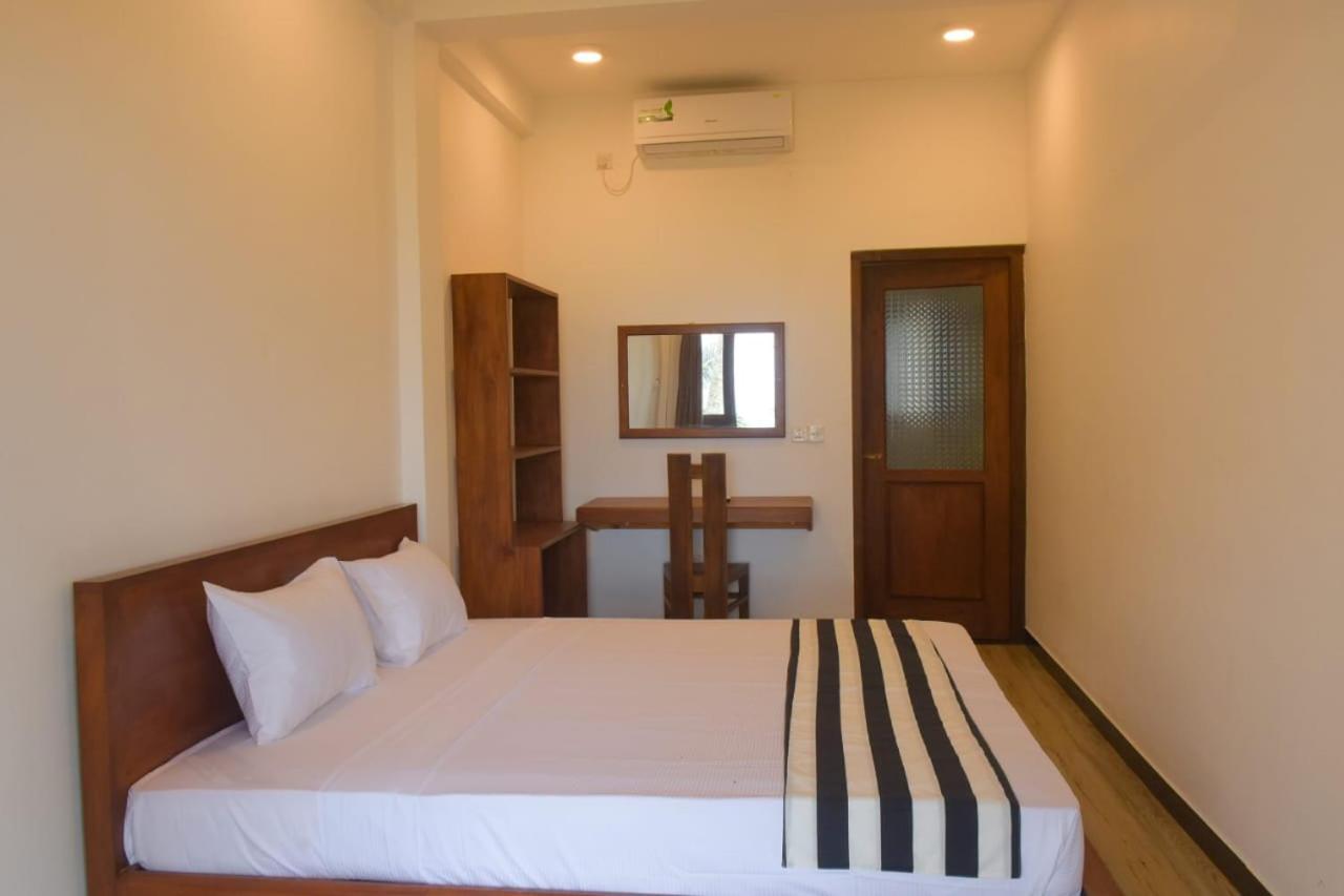 Ocean Breeze Villa Matara Quarto foto